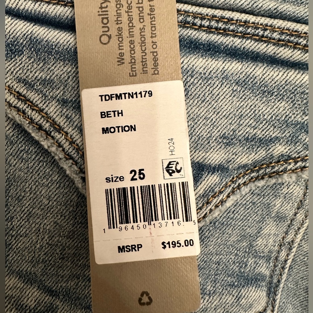 HUDSON Jeans Beth Low to Mid-Rise Baby Bootcut Petite Motion Blue Women Size 25 - Picture 14 of 17